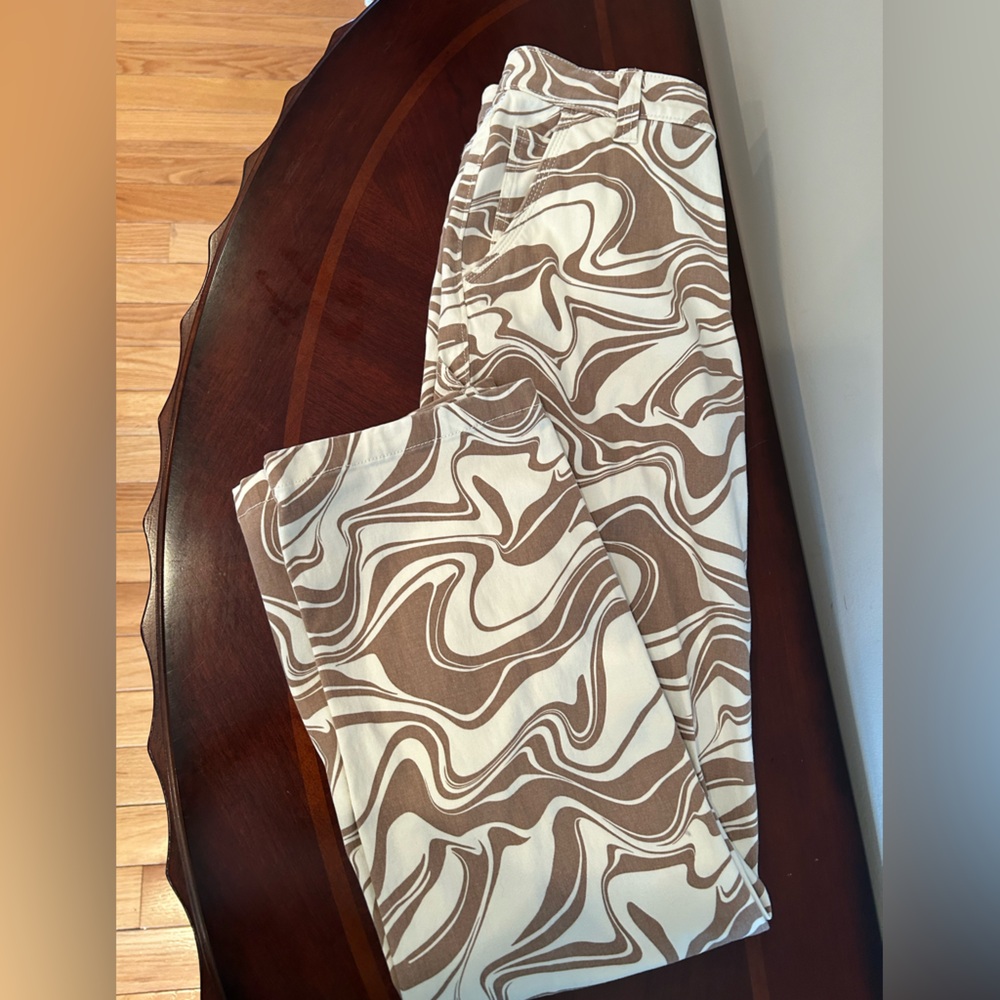Hollister Tan and White Swirl Patterned Carpenter Style Pants